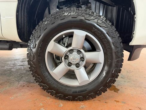 Used 2023 Nissan Titan SV w/ SV Convenience Package image 8