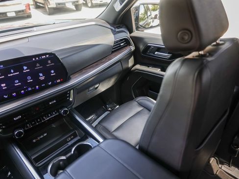 Used 2025 Chevrolet Tahoe Z71 AWD/4WD image 30