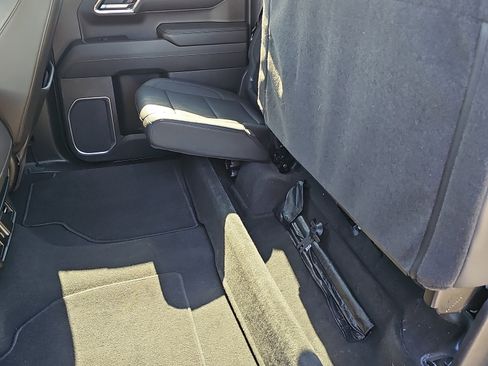 Used 2024 GMC Sierra 1500 SLT image 16