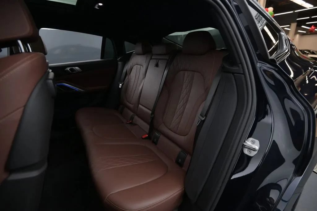 Used 2023 BMW X6 xDrive40i w/ M Sport Package AWD/4WD image 46