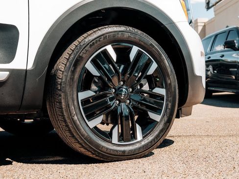 Used 2025 Kia Telluride SX w/ SX Captain's Chair Package AWD/4WD image 11