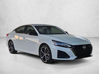 Used 2024 Nissan Altima 2.5 SR video 3