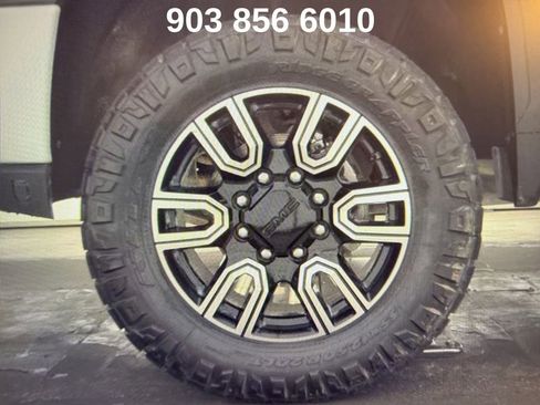 Used 2020 GMC Sierra 2500 AT4 w/ AT4 Premium Package image 11