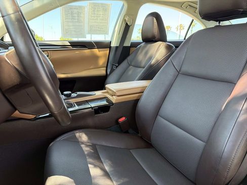 Used 2018 Lexus ES 350 w/ Premier Package FWD image 21