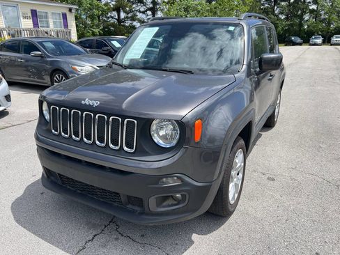 Used 2018 Jeep Renegade Latitude AWD/4WD image 2
