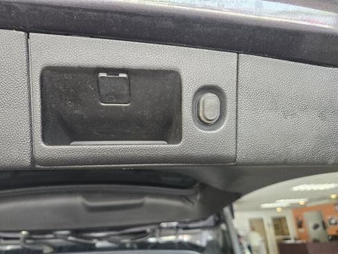 Used 2017 Cadillac Escalade ESV Premium Luxury image 34