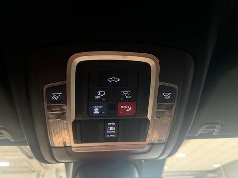 Used 2022 RAM 1500 Limited w/ Body Color Bumper Group AWD/4WD image 19