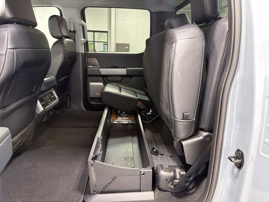 Used 2024 Ford F250 Lariat w/ Black Appearance Package AWD/4WD image 13
