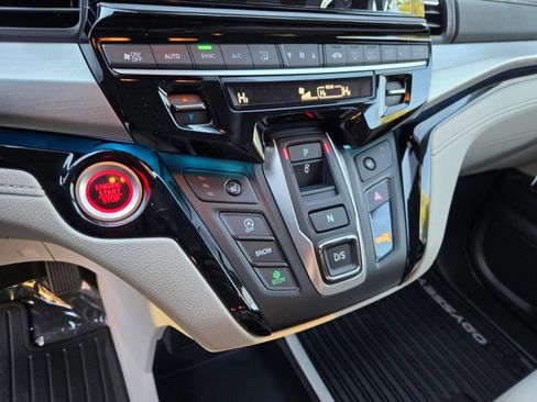 New 2026 Honda Odyssey Touring image 22