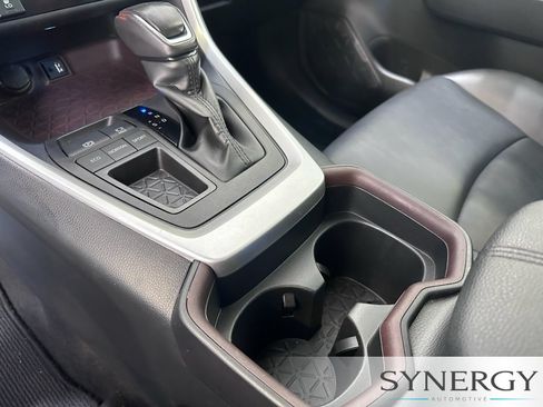 Used 2019 Toyota RAV4 Limited FWD image 16