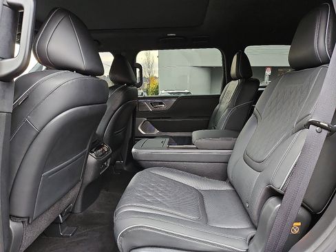 Certified 2025 INFINITI QX80 Autograph image 10