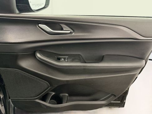 Used 2025 Jeep Grand Cherokee Altitude image 33