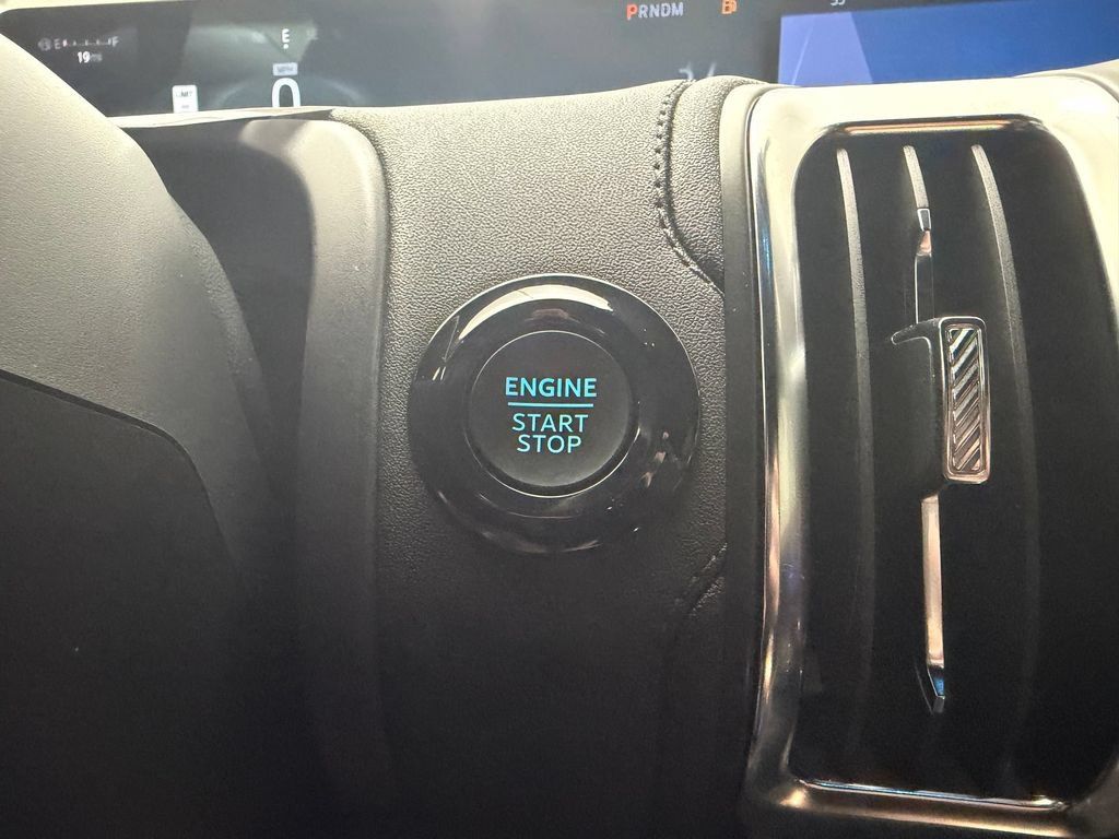 Used 2025 Ford Expedition Tremor AWD/4WD image 15