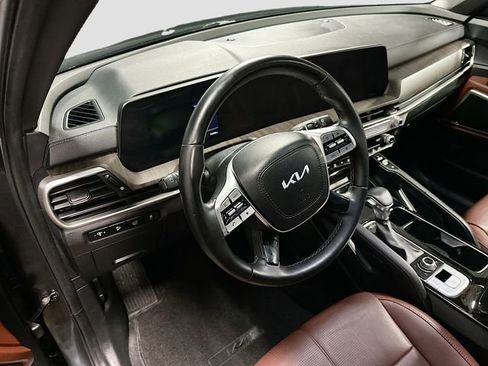 Used 2023 Kia Telluride EX w/ EX Captain's Chair Package image 9