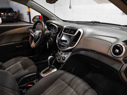 Used 2018 Chevrolet Sonic LT FWD image 12