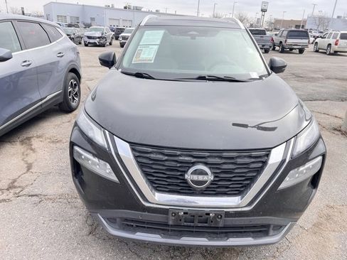 Used 2023 Nissan Rogue SL w/ SL Premium Package image 2