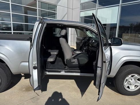 Used 2022 Toyota Tacoma SR5 image 32