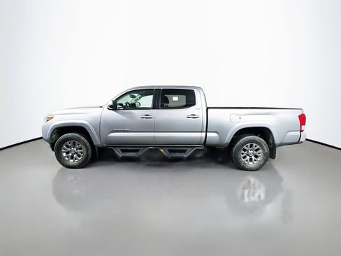 Used 2017 Toyota Tacoma SR5 w/ Tow Package AWD/4WD image 3