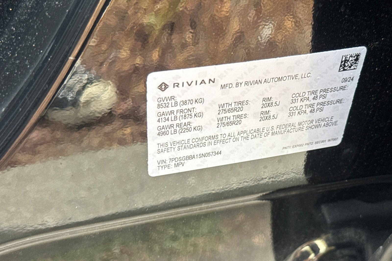 Used 2025 Rivian R1S Adventure Dual AWD/4WD image 41