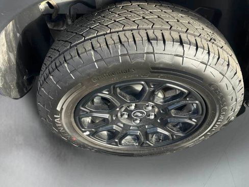 Used 2025 Ford Bronco Sport Badlands image 9