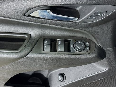 Used 2020 Chevrolet Equinox LT w/ Driver Convenience Package image 17