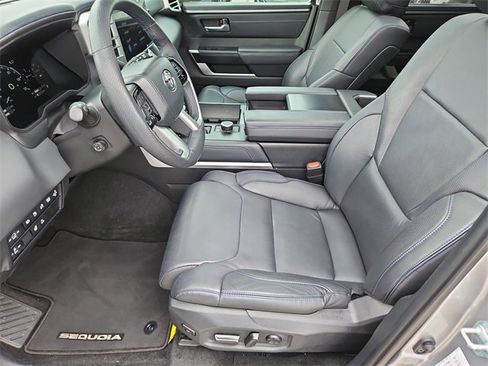 Used 2023 Toyota Sequoia Platinum image 10