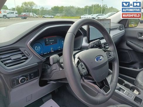 Used 2023 Ford Escape Platinum w/ Premium Technology Package AWD/4WD image 19