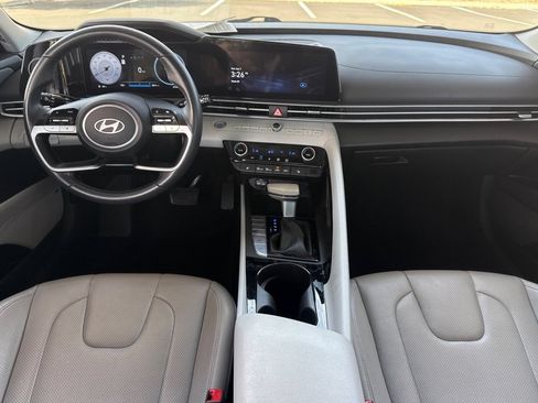 Used 2025 Hyundai Elantra Limited FWD image 20