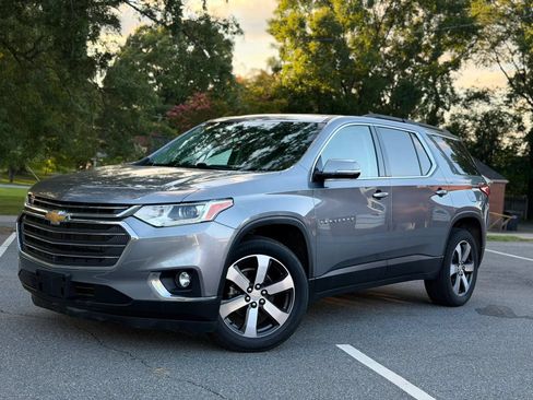 Used 2020 Chevrolet Traverse LT w/ LT Premium Package AWD/4WD image 2