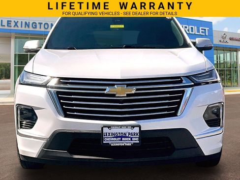 Used 2023 Chevrolet Traverse Premier AWD/4WD image 3