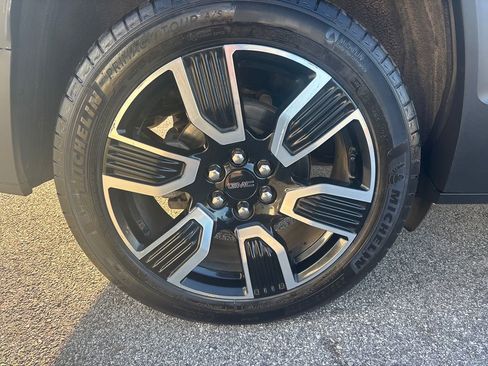 Used 2021 GMC Acadia SLE w/ Driver Convenience Package image 31