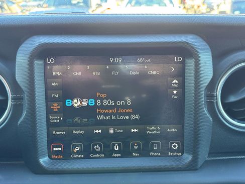 Used 2020 Jeep Gladiator Overland AWD/4WD image 18