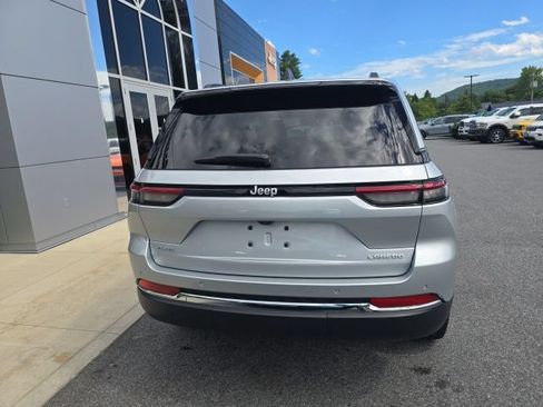 Used 2025 Jeep Grand Cherokee Laredo w/ Luxury Tech Group I AWD/4WD image 5