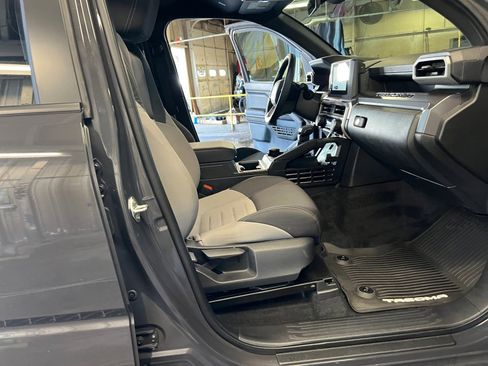 Used 2025 Toyota Tacoma TRD Sport image 32