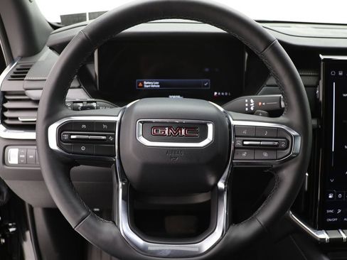 Used 2025 GMC Acadia Elevation image 17