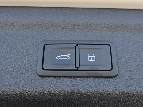 Certified 2025 Audi Q3 2.0T Premium w/ Convenience Package image 16