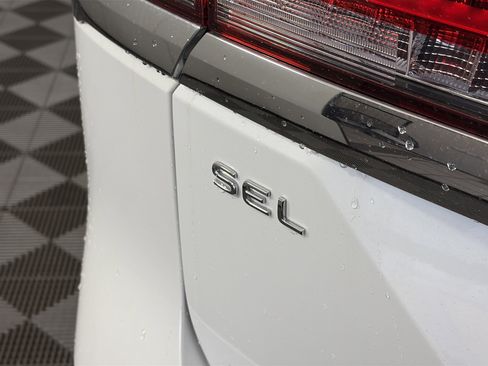 Used 2025 Volkswagen Atlas SEL image 17