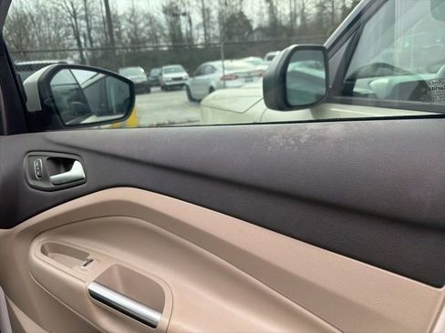 Used 2019 Ford Escape Titanium image 10