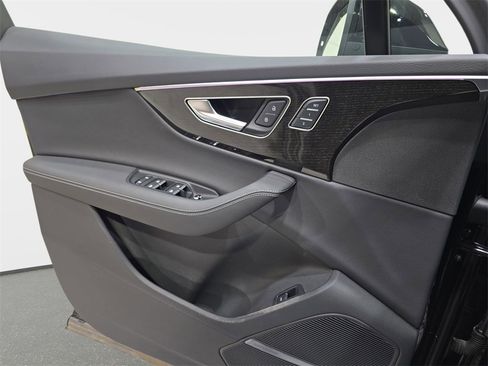 Used 2025 Audi Q7 3.0T Prestige w/ Prestige Package image 30