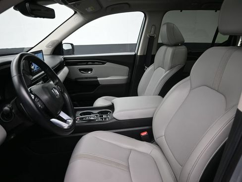 Certified 2025 Honda Pilot Touring image 25