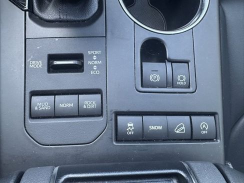 Used 2022 Toyota Highlander XLE image 29