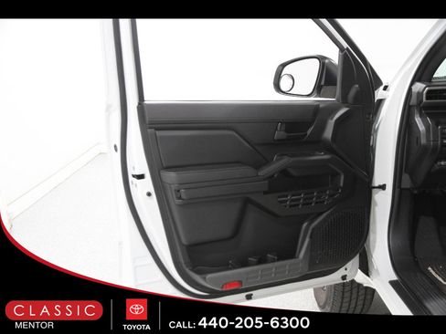 Certified 2025 Toyota Tacoma SR AWD/4WD image 4