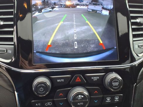 Used 2019 Jeep Grand Cherokee Altitude image 21