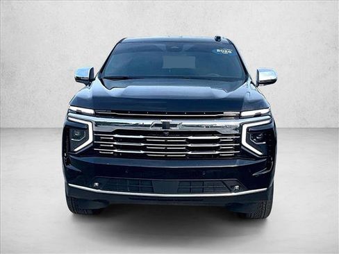 Used 2026 Chevrolet Suburban Premier RWD image 3
