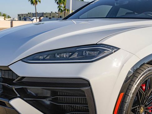 Used 2025 Lamborghini Urus SE AWD/4WD image 57