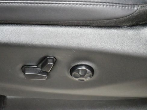 Used 2024 Chrysler Pacifica Touring-L FWD image 13