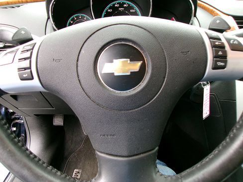 Used 2009 Chevrolet Malibu LT w/ HFV6 Engine Package FWD image 17