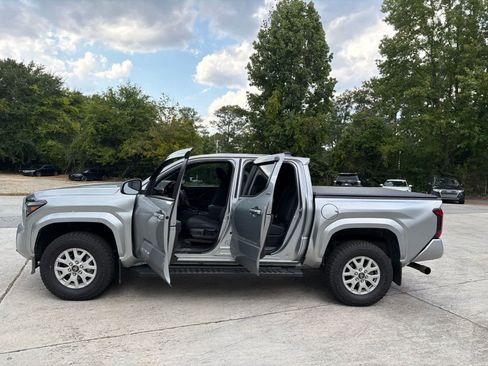 Used 2024 Toyota Tacoma SR5 AWD/4WD image 19
