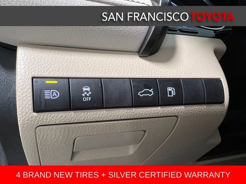 Certified 2018 Toyota Camry LE image 33