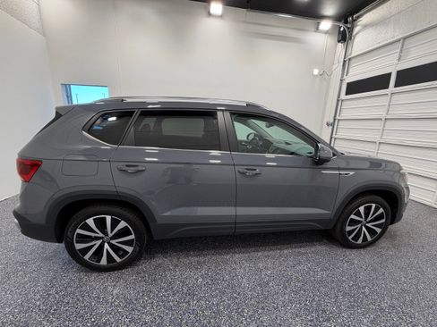 Used 2023 Volkswagen Taos SE w/ Panoramic Sunroof Package FWD image 7